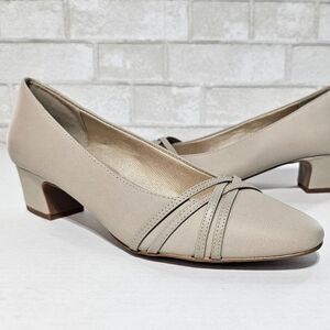 Easy Street Wallis Pumps 9.5 Beige Low Heel Comfort Work Shoes